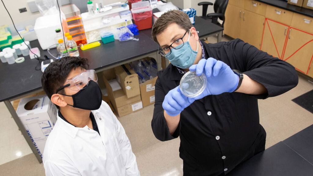 Margarito Hernandez Fuentes and faculty mentor Assistant Professor Christopher Plaisier