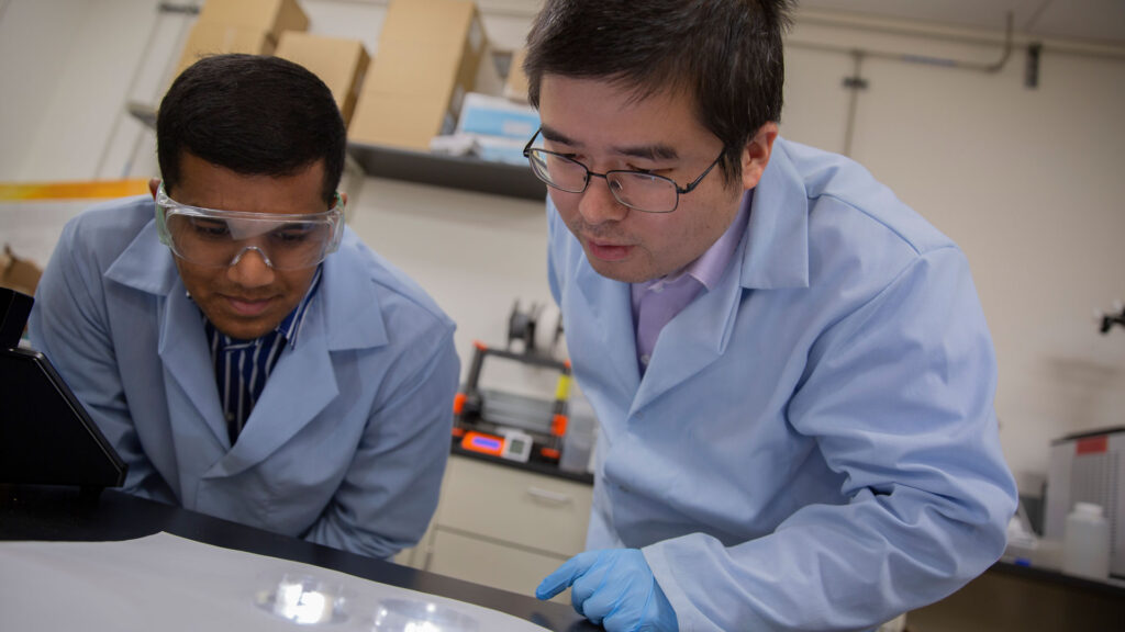 MORE student researcher Chayaank Bangalore Ravishankar and faculty mentor Xiangfan Chen work in the lab.